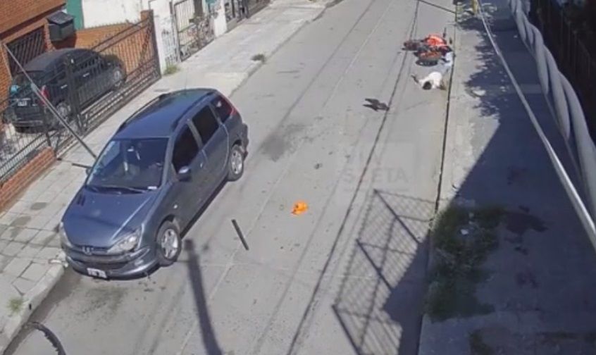 PIDIÓ PRESTADA UNA MOTO, CHOCÓ, MURIÓ Y UNA MUJER LE ROBÓ EL RODADO
