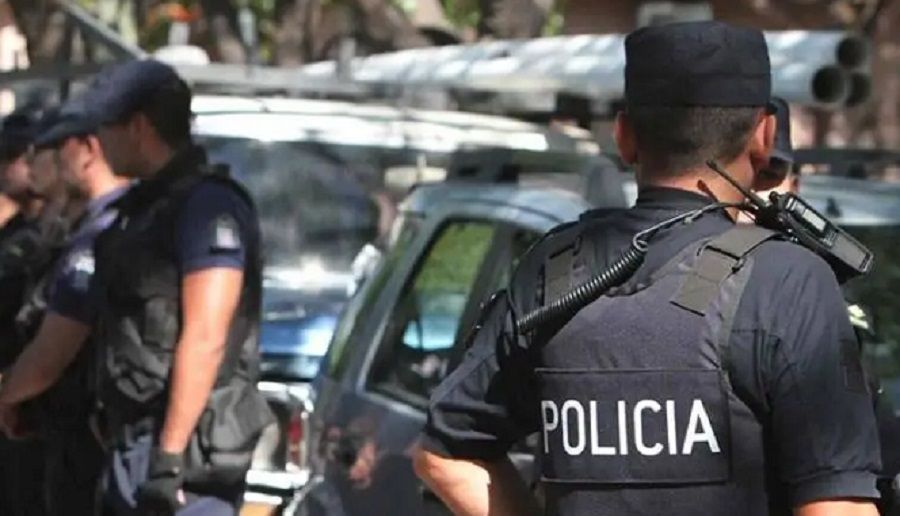 CAYERON CUATRO POLICÍAS ACUSADOS DE QUEDARSE CON DROGAS EN UN ALLANAMIENTO