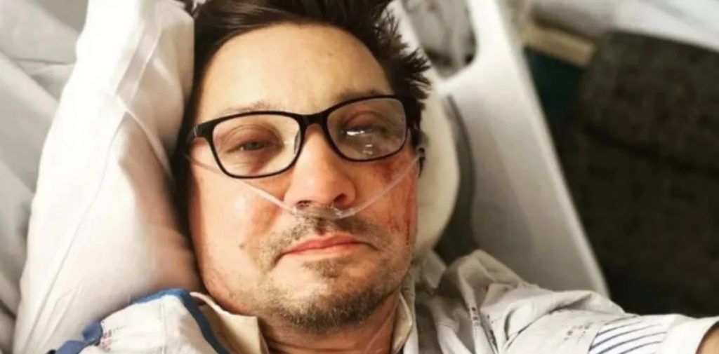 REAPARECIÓ EL ACTOR JEREMY RENNER TRAS EL ACCIDENTE QUE CASI LE CUESTA LA VIDA