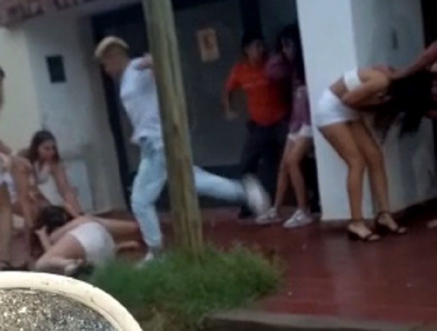 CRUZ DEJ EJE: VIOLENTA PELEA LA SALIDA DE UN EVENTO DE AÑO NUEVO
