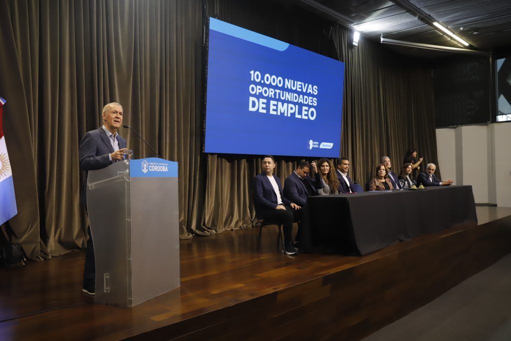 EL GOBERNADOR PRESENTÓ UNA NUEVA EDICIÓN DEL PROGRAMA XMI PARA MUJERES