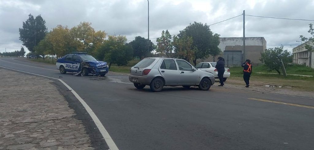 CHOCÓ UN MÓVIL POLICIAL EN VILLA TULUMBA
