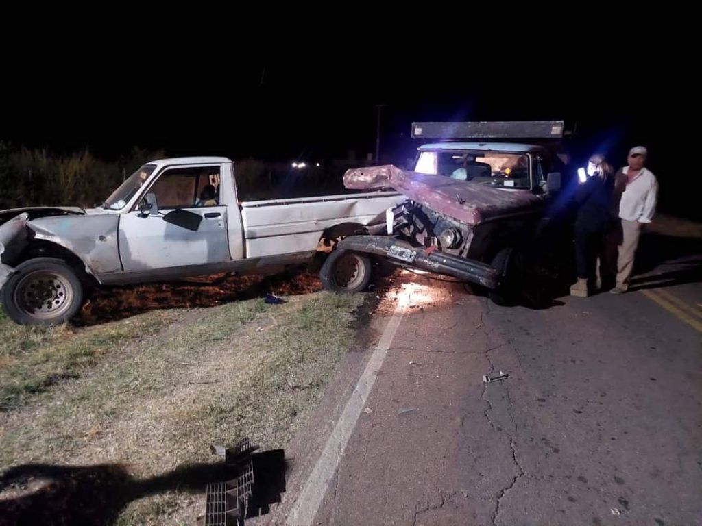 TRES VIEJOS VEHÍCULOS CHOCARON POR ALCANCE EN EL BARRIAL