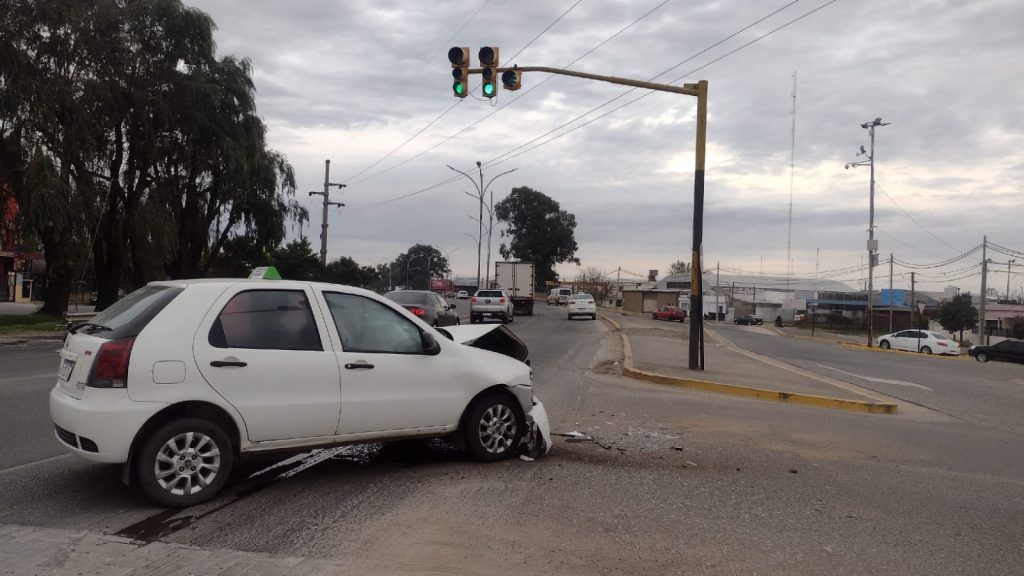 DOS HERIDOS EN UN ACCIDENTE EN LA CALLE CHILE Y RN9 EN JESUS MARÍA