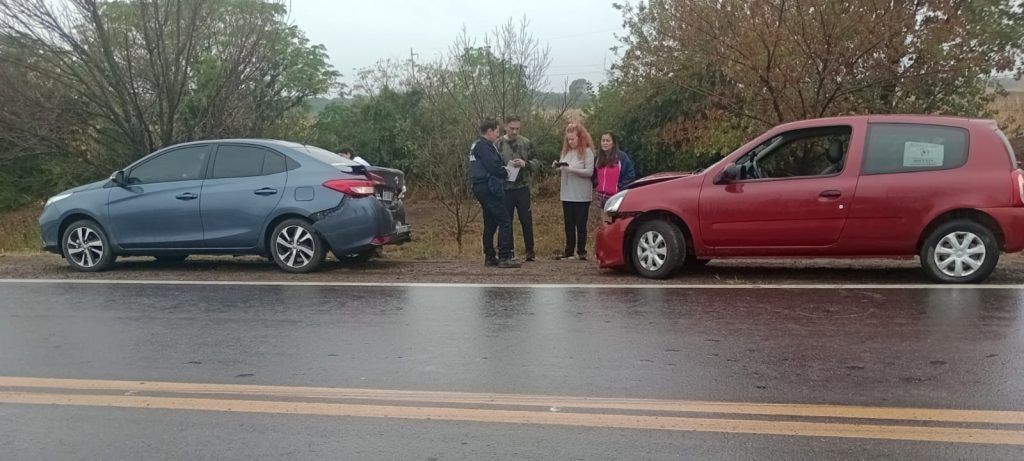 LA DORMIDA: DOS AUTOS CHOCARON EN LA RUTA 9