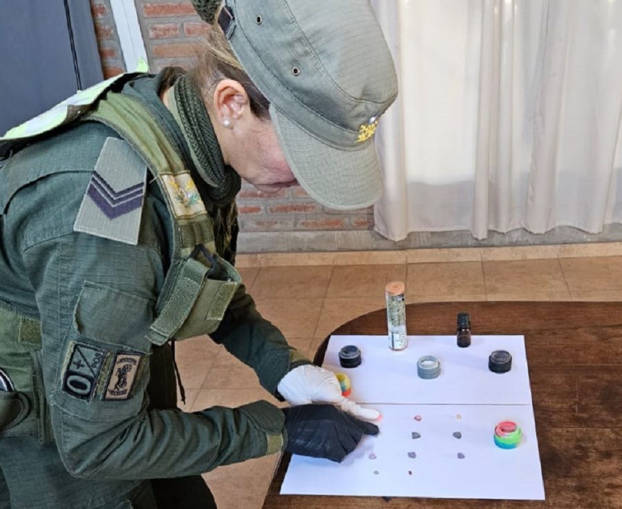 SINSACATE: UNA MUJER DETENIDA POR TRANSPORTAR MARIHUANA,ÉXTASIS, LSD, POPPER Y KETAMINA