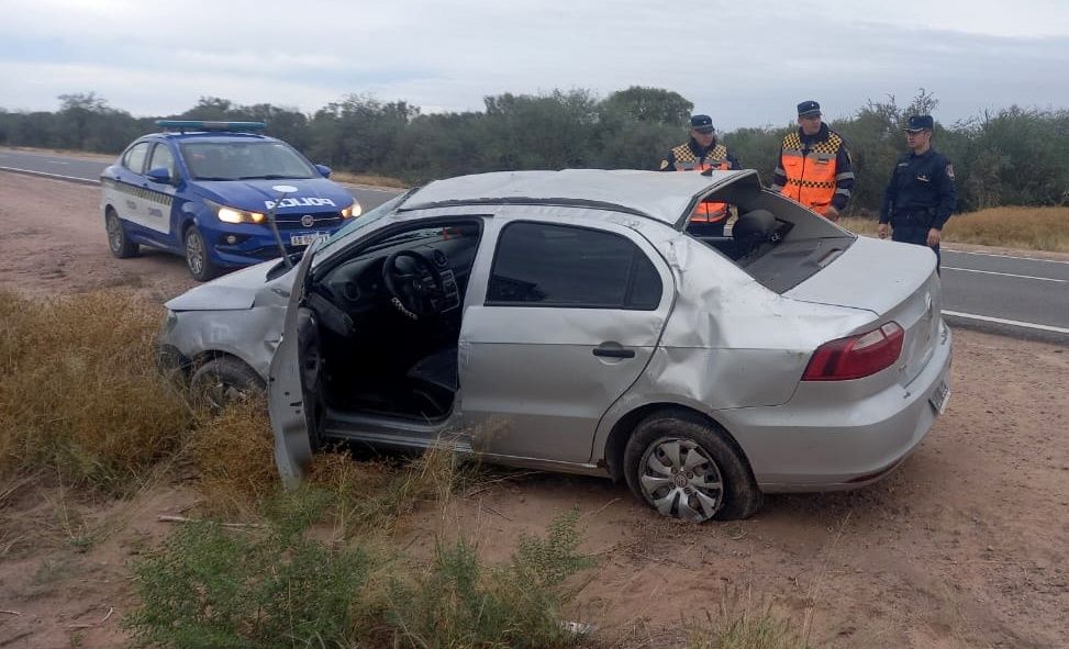 UN HERIDO EN EL VUELCO DE UN AUTO EN LUCIO V. MANSILLA