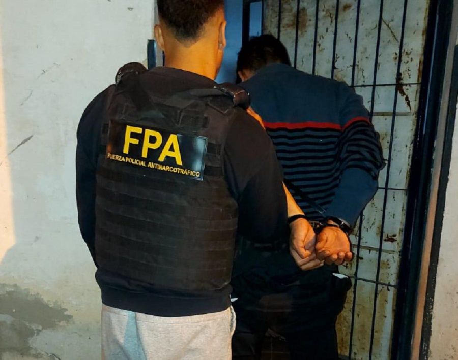 FUE DETENIDO POR LA FPA MIENTRAS SE TRASLADABA A CRUZ DEL EJE CON COCAÍNA