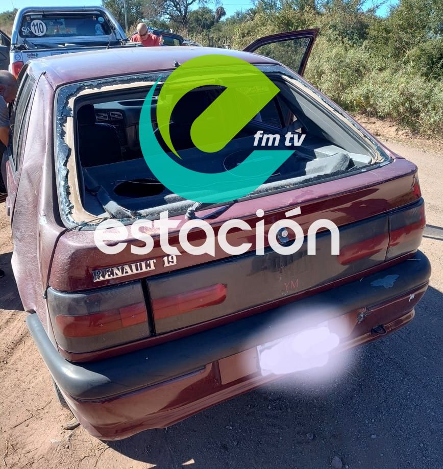 SAN PEDRO NORTE: UN AUTOMÓVIL SE ACCIDENTÓ POR EL MAL ESTADO DE LOS CAMINOS