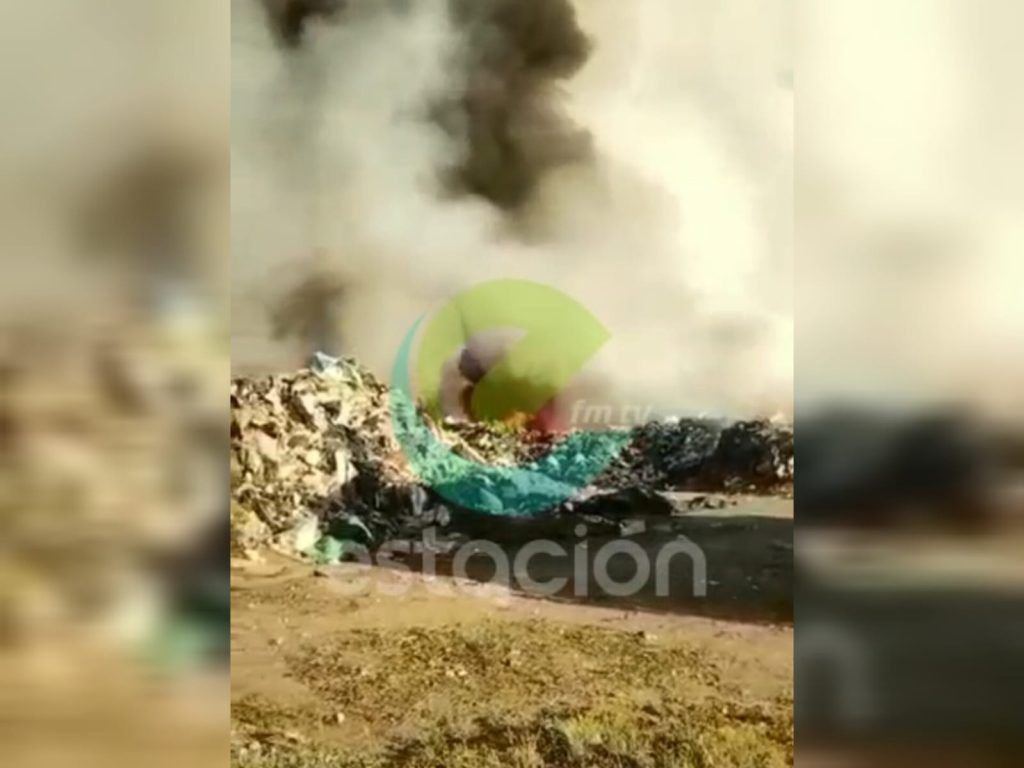 COMBATEN UN INCENDIO EN EL BASURAL DE VILLA TULUMBA