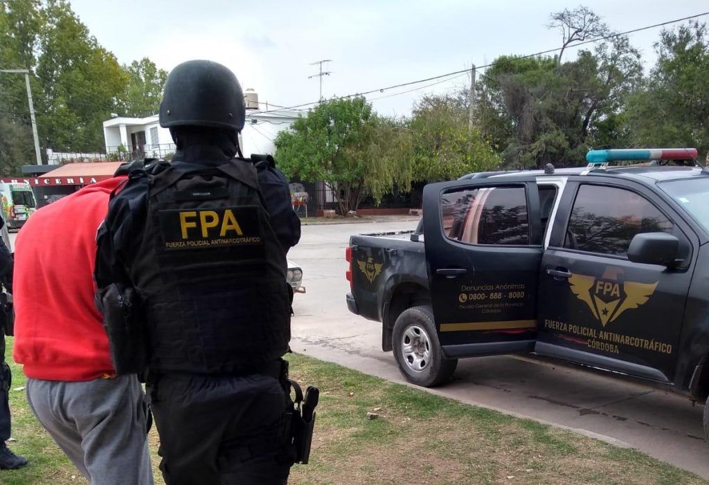 JESÚS MARÍA: UN PERRO DE LA FPA HALLÓ ESTUPEFACIENTES EN BARRIO OBRERO Y HAY UN DETENIDO
