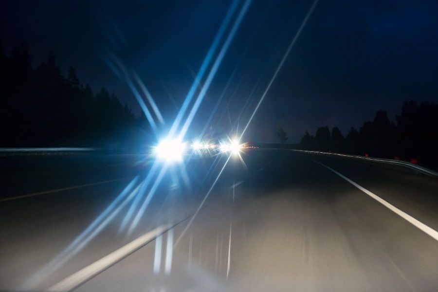 LO ENCANDILARON Y VOLCÓ EN LA RN60