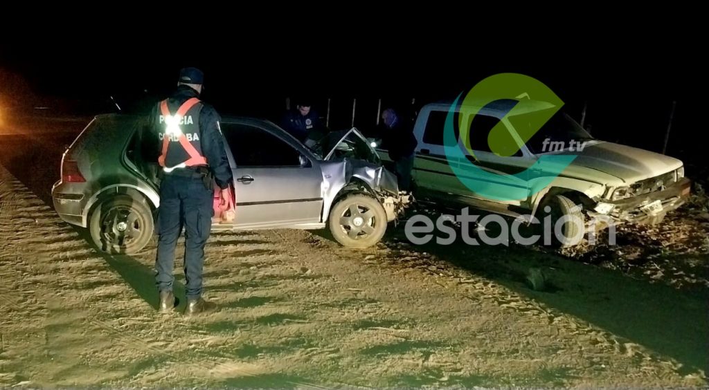 UNA MUJER POLICÍA Y SU BEBÉ PROTAGONIZARON UN CHOQUE FRONTAL EN RÍO SECO