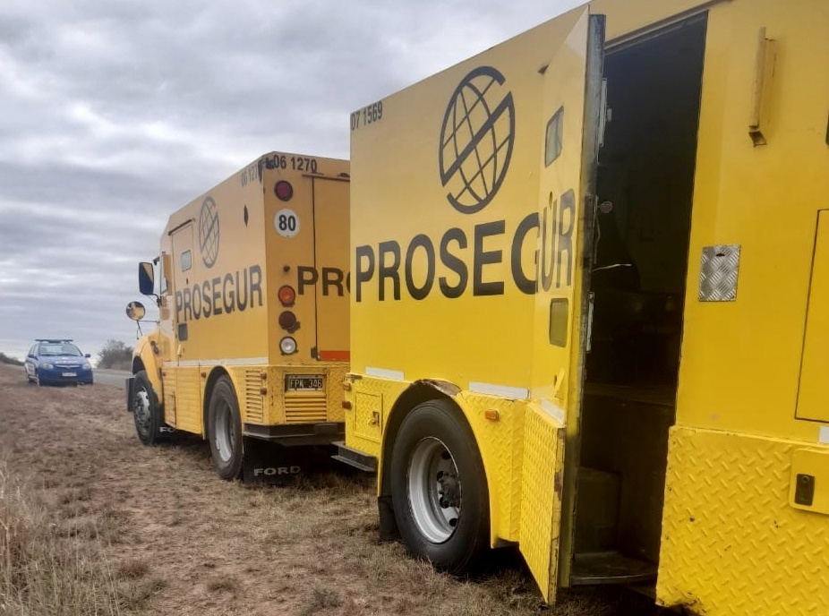UN CAMIÓN DE CAUDALES SE ROMPIÓ CERCA DE CHAÑAR