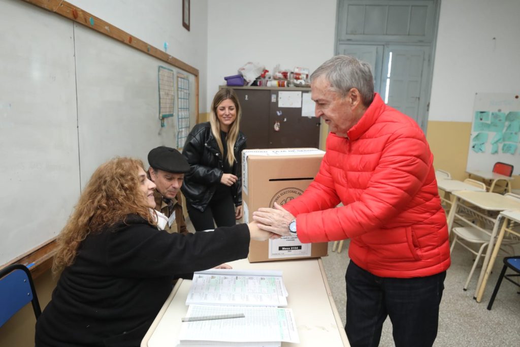 EL GOBERNADOR SCHIARETTI YA VOTÓ