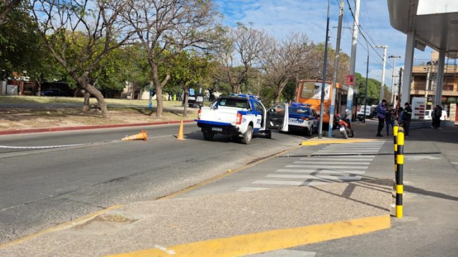 UN COLECTIVO ATROPELLÓ Y MATÓ A UN PEATÓN EN CÓRDOBA