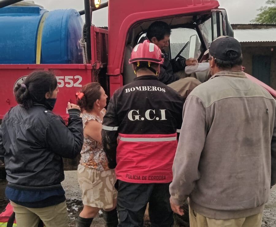 RECORRIERON 115 KILÓMETROS POR CAMINOS INTRANSITABLES PARA ASISTIR A UN HOMBRE CON PROBLEMAS DE SALUD