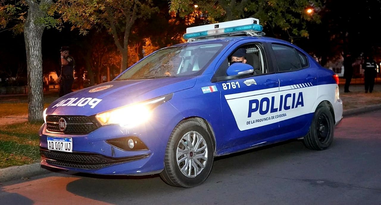 DETIENEN A UN HOMBRE Y LE SECUESTRAN ARMAS EN LA DORMIDA