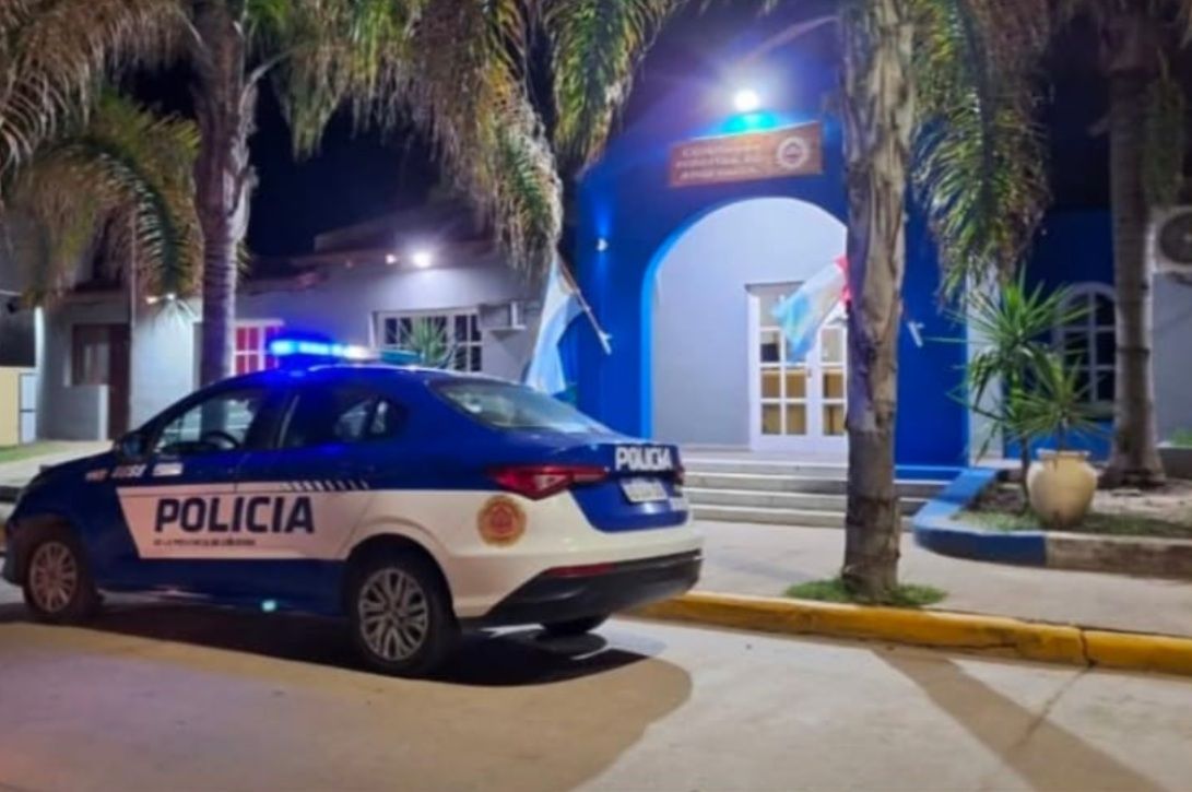 PADRE E HIJO DETENIDOS TRAS AGREDIR A LA POLICÍA Y DAÑAR PATRULLEROS EN MIRAMAR