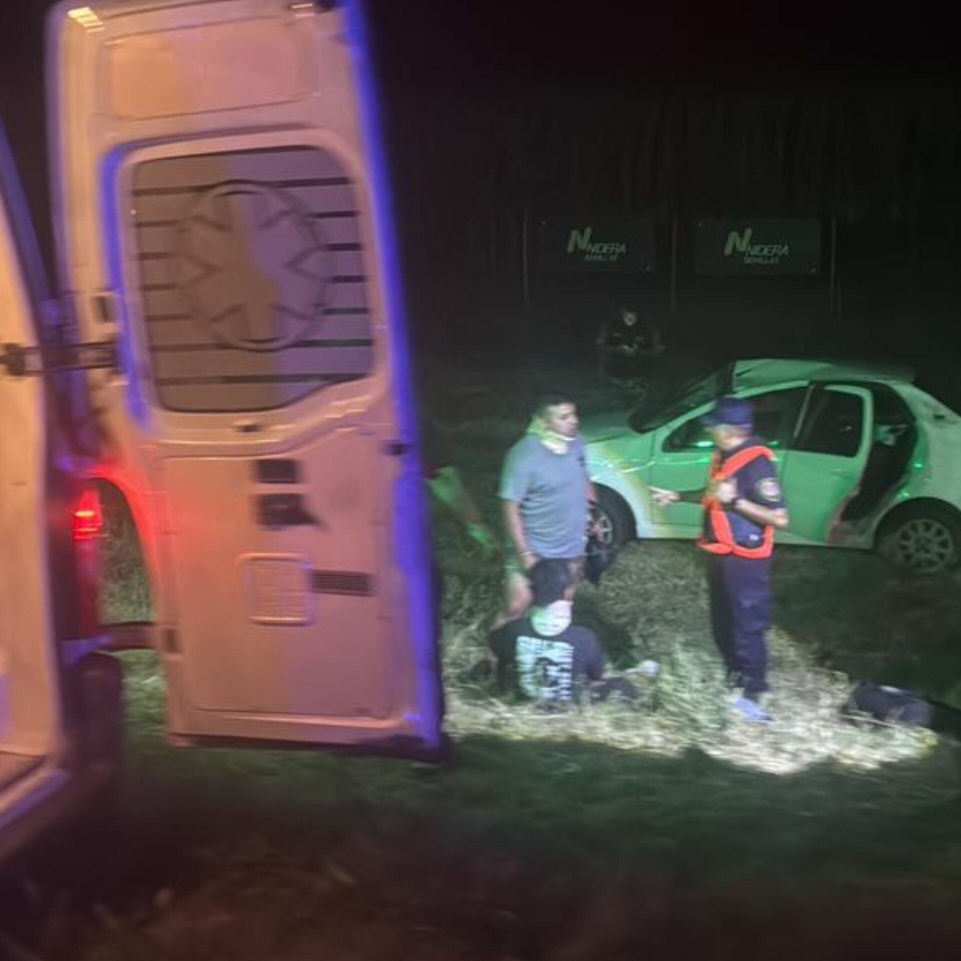 UN AUTOMÓVIL DESPISTÓ CERCA DE LA ESTACIÓN DE SERVICIO EN SARMIENTO