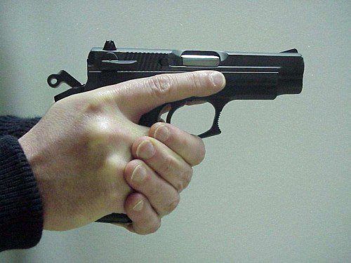 TERROR Y ROBO MILLONARIO EN UN CAMPO DE MEDIA NARANJA