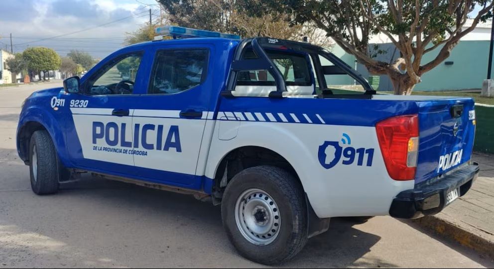 DOS DETENIDOS TRAS ATACAR A POLICÍAS Y DAÑAR UN MÓVIL EN CRUZ DEL EJE