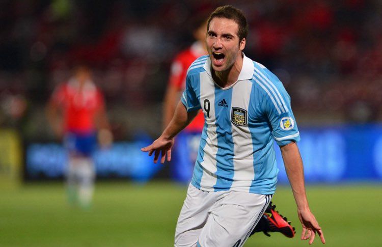 EL INCREIBLE LOOK DEL PIPA HIGUAÍN A TRES AÑOS DEL RETIRO