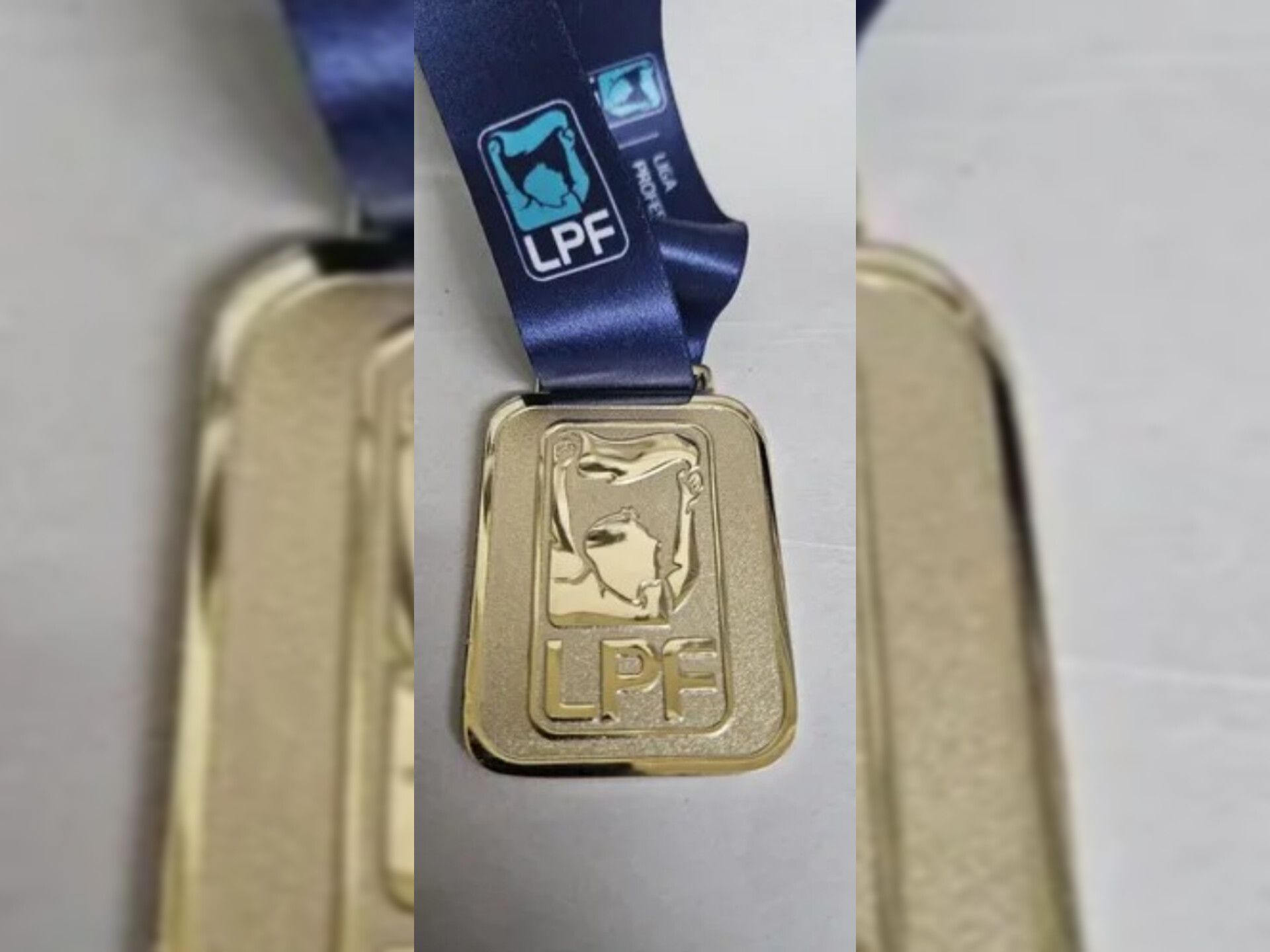 LE ROBARON LA MEDALLA DE CAMPEÓN A UN JUGADOR DE BELGRANO