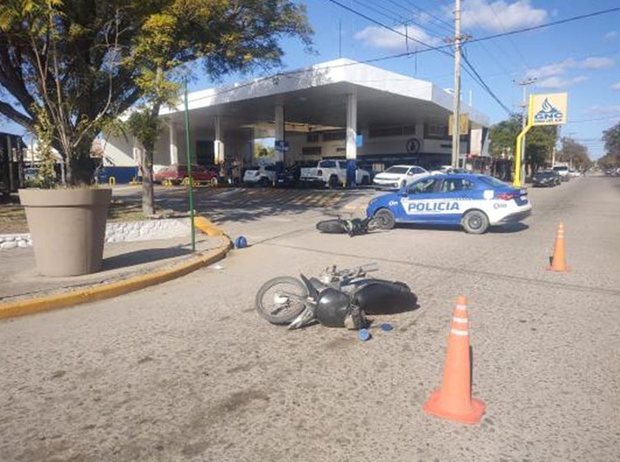 DOS HERIDOS TRAS EL CHOQUE DE DOS MOTOCICLETAS EN UNA INTERSECCIÓN DE CRUZ DEL EJE