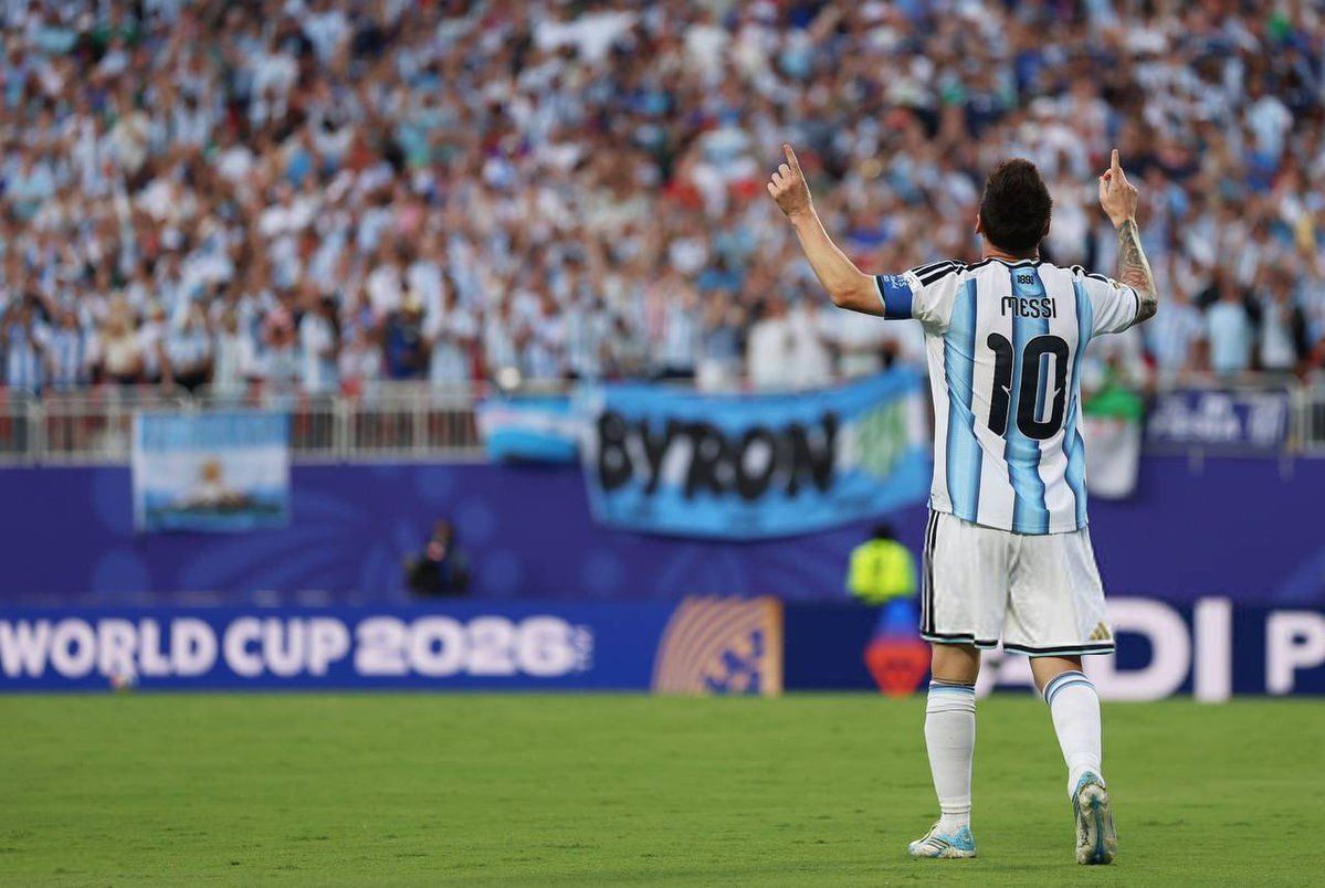 MESSI BRILLÓ CON UN TRIPLETE Y ARGENTINA ARRANCÓ EL MUNDIAL CON UNA GOLEADA ANTE ARGELIA