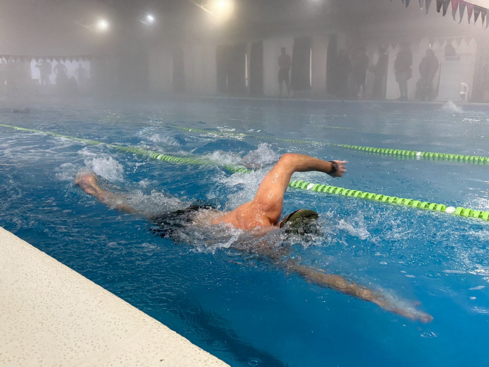 JESÚS MARÍA FINALIZÓ UN DESAFIO INÉDITO DE NATACIÓN CON 610 KILÓMETROS RECORRIDOS